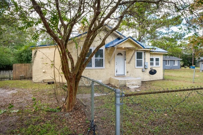 12716 Gillespie Ave in Jacksonville, FL - Foto de edificio - Building Photo