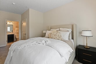 Residences at Golf Village in Powell, OH - Foto de edificio - Building Photo