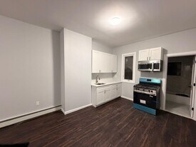 906 Summit Ave in Union City, NJ - Building Photo