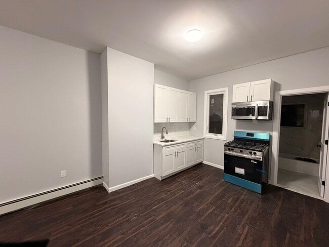 property at 906 Summit Ave