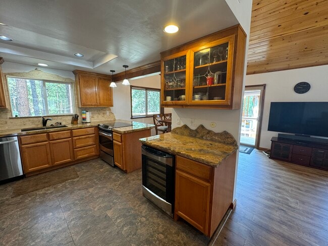 1103 Sundown Trail in South Lake Tahoe, CA - Building Photo - Building Photo