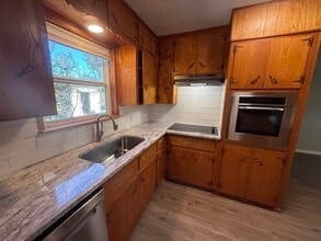 176 W Sweetbriar Dr in Marble Falls, TX - Building Photo - Building Photo