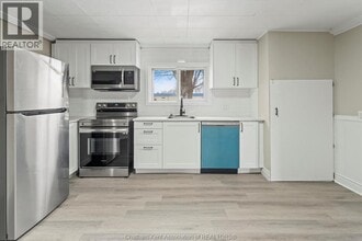 10 Woods St in Chatham, ON - Building Photo - Building Photo