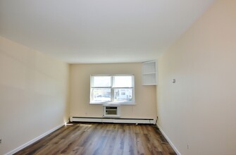 43 Crescent St in Stamford, CT - Building Photo - Building Photo