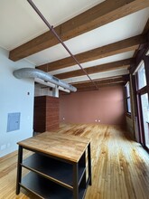 215 W Maple St, Unit 509 in Milwaukee, WI - Building Photo - Building Photo