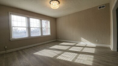 7507 Oxford Dr, Unit 3 in Clayton, MO - Foto de edificio - Building Photo