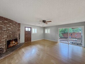 2393 Sunset Dr in Escondido, CA - Building Photo - Building Photo