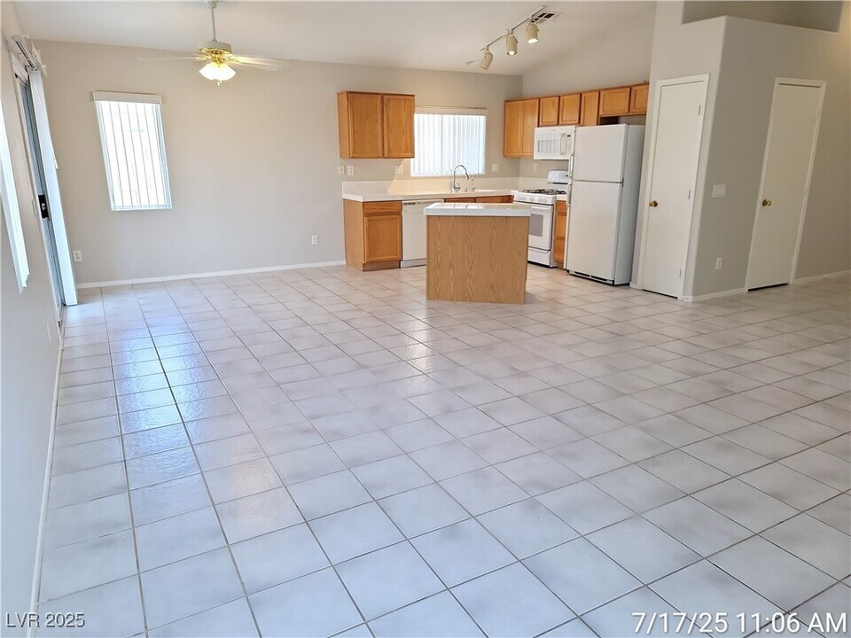 4718 Victoria Garden Ave in North Las Vegas, NV - Building Photo