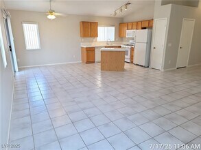 4718 Victoria Garden Ave in North Las Vegas, NV - Foto de edificio - Building Photo