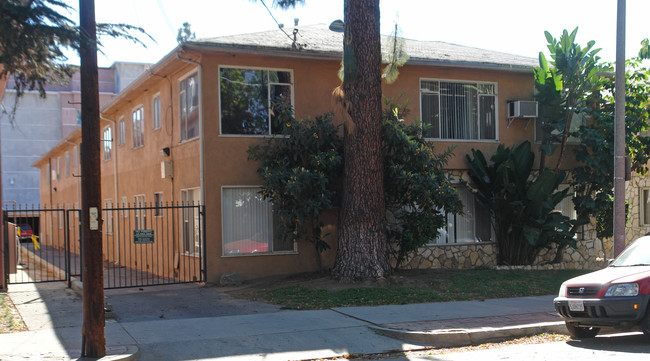 250 N Oakland Ave in Pasadena, CA - Building Photo - Building Photo
