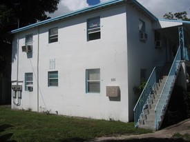 925 6th St Apartments