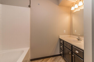 Cascade Creek Apartments in Rochester, MN - Building Photo - Building Photo