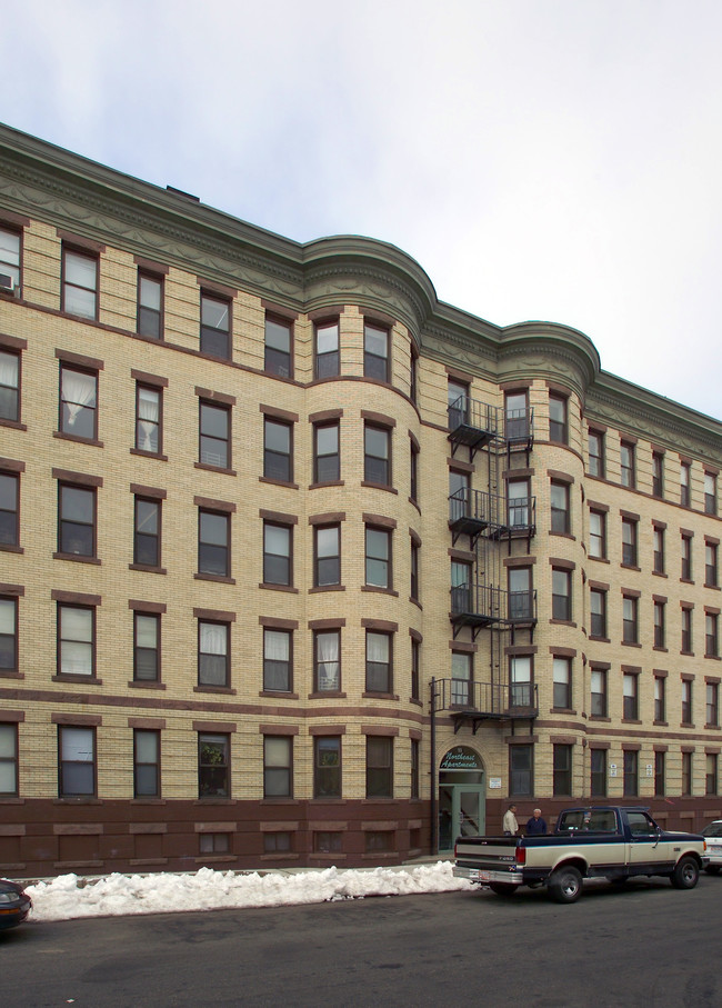 11 N East St in Holyoke, MA - Foto de edificio - Building Photo