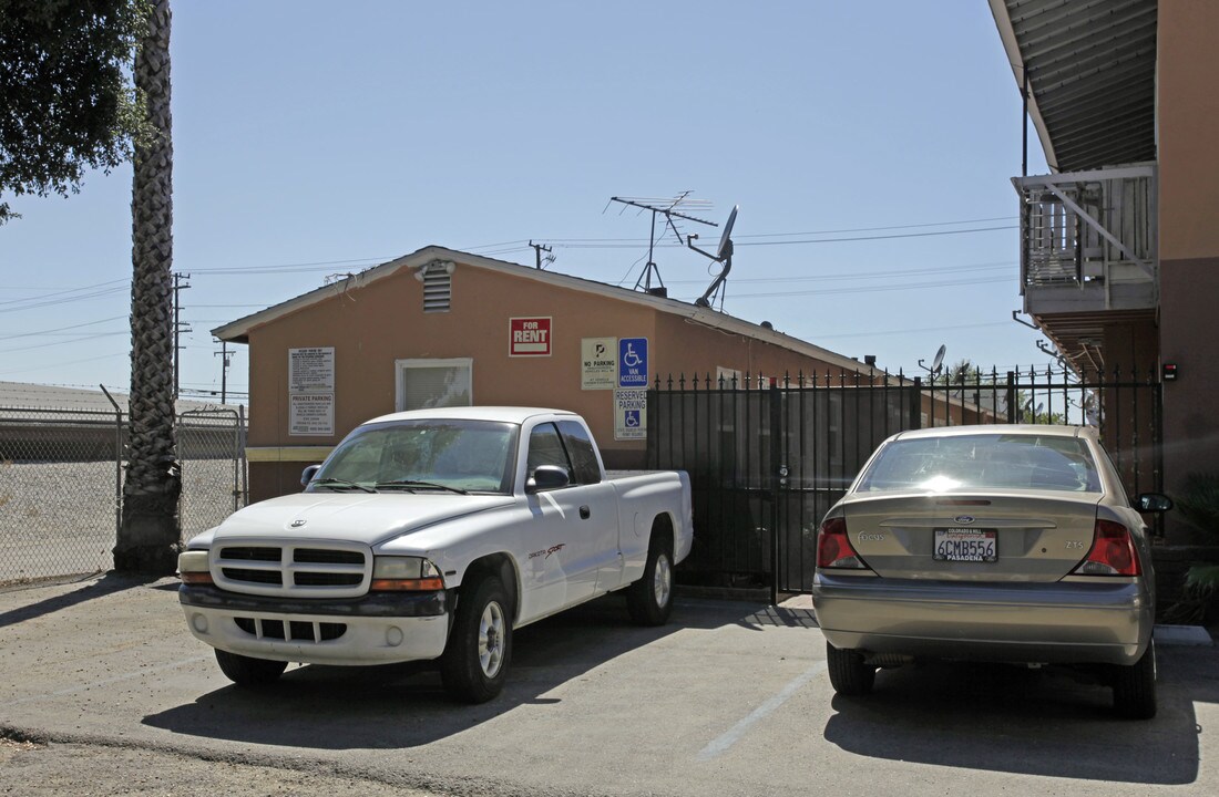 8557 Juniper Ave in Fontana, CA - Building Photo