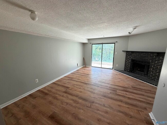 4931 Cotton Row NW in Huntsville, AL - Foto de edificio - Building Photo