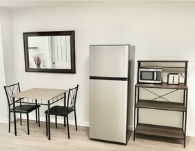 2004 Fort Pemberton Ct in Dumfries, VA - Building Photo - Building Photo