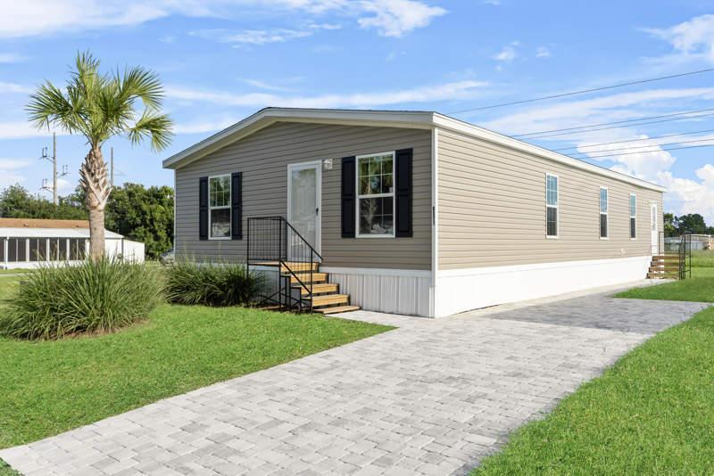6571 Hidden Oaks Dr in North Fort Myers, FL - Building Photo