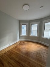 63 Sheffield Ave, Unit 2 in New Haven, CT - Building Photo - Building Photo