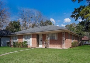 2902 Wuthering Heights Dr in Houston, TX - Building Photo