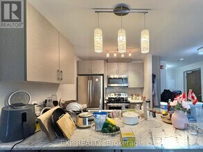 5 Paisley Blvd E in Mississauga, ON - Building Photo - Building Photo