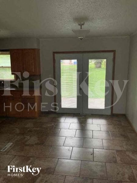 8207 E 85 St in Raytown, MO - Foto de edificio - Building Photo