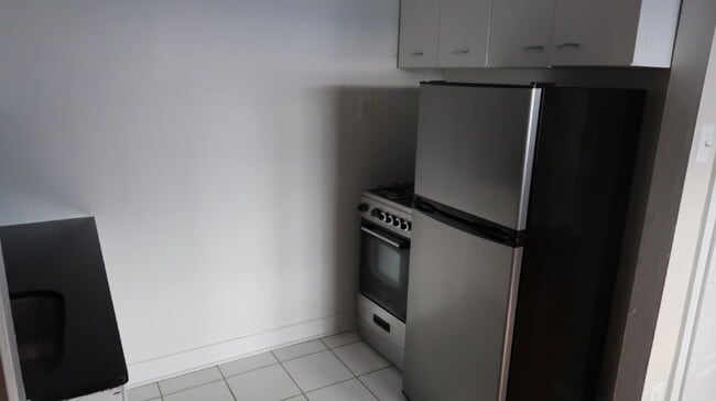 1209 W Sherwin Ave in Chicago, IL - Building Photo - Building Photo