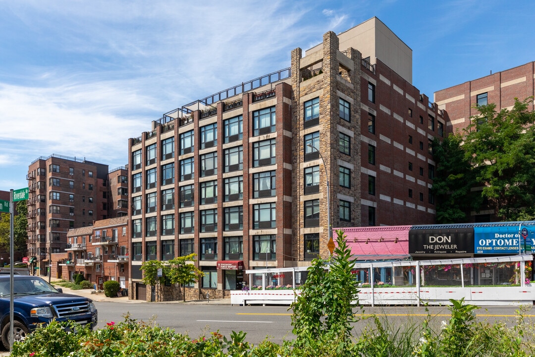 Cambridge Mews Condominium in Bronx, NY - Foto de edificio