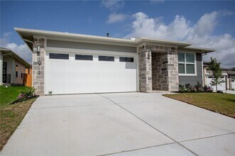 10712 Deaton Ln in Austin, TX - Building Photo - Building Photo