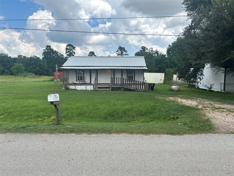 114 Melton St in Magnolia, TX - Building Photo