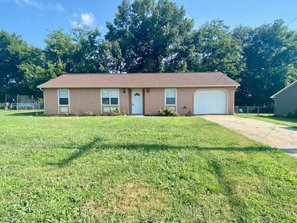 1231 Patton Pl in Oak Grove, KY - Building Photo