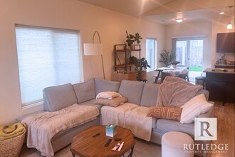 867 Tannin Dr in Medford, OR - Building Photo - Building Photo