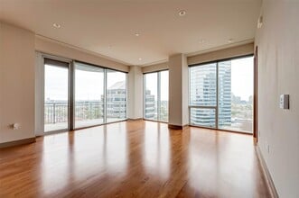 1600 Post Oak Blvd in Houston, TX - Building Photo - Building Photo