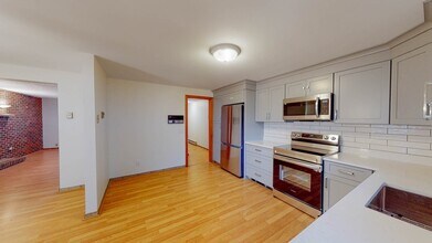 19 Ashmont Ave, Unit 19 in Newton, MA - Building Photo - Building Photo