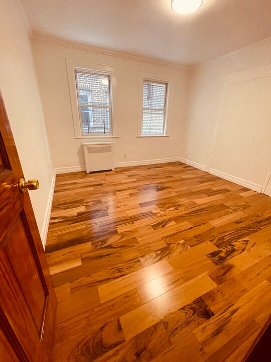 2051 27th St, Unit 1fl in Astoria, NY - Building Photo