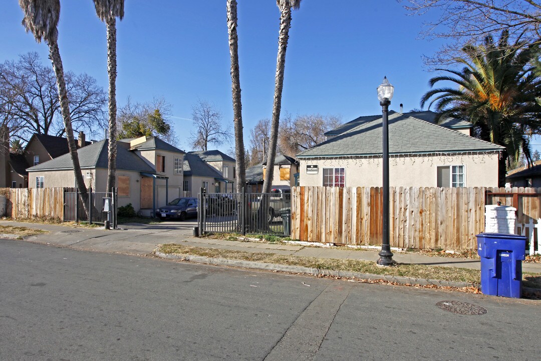 1911 El Monte Ave in Sacramento, CA - Building Photo