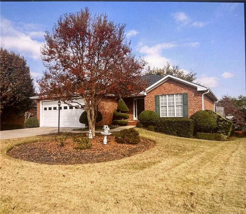 2873 Beaut Ct in Snellville, GA - Building Photo