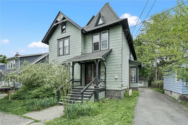 property at 211 S Albany St