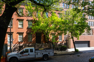 71 Jane St in New York, NY - Building Photo - Building Photo