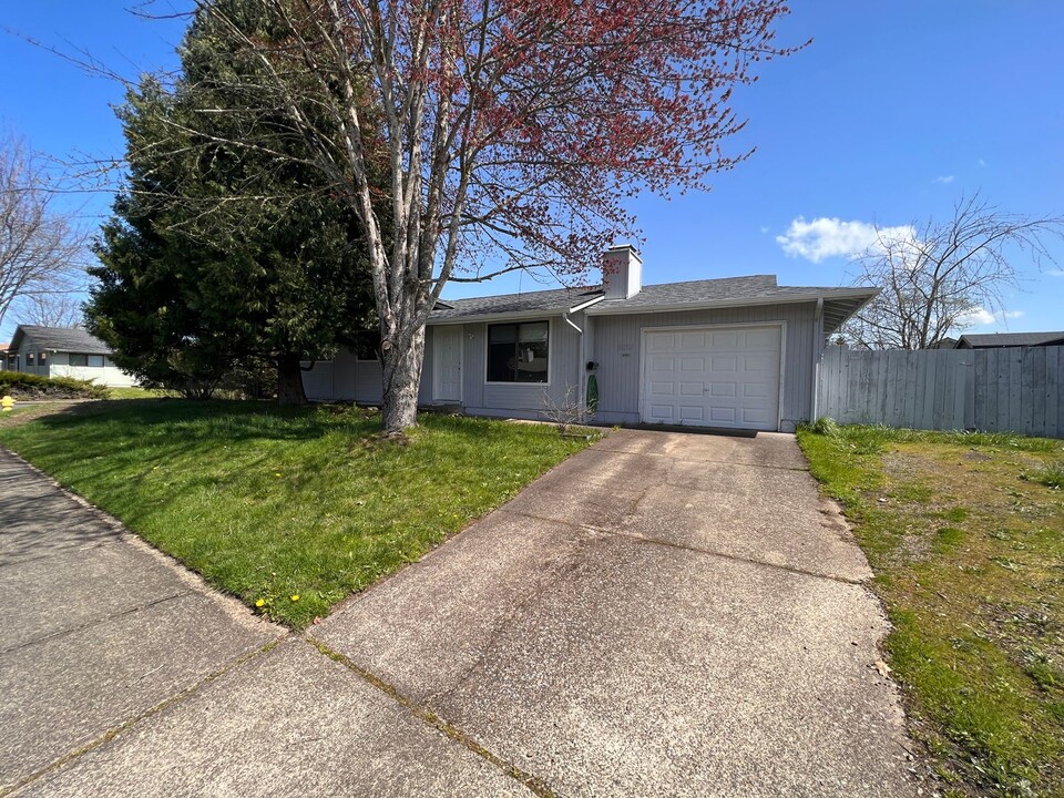 2021 Amirante St in Eugene, OR - Building Photo