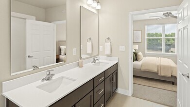 Creekside at Grand Prairie in Grand Prairie, TX - Building Photo - Building Photo