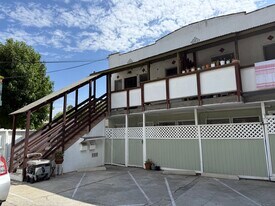 386 Carroll Park E, Unit B in Long Beach, CA - Building Photo
