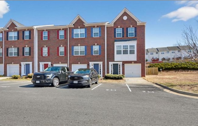 property at 211 Dundee Pl