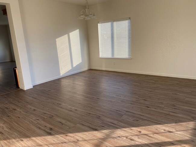 1683 Shay Way in Yuba City, CA - Building Photo - Building Photo