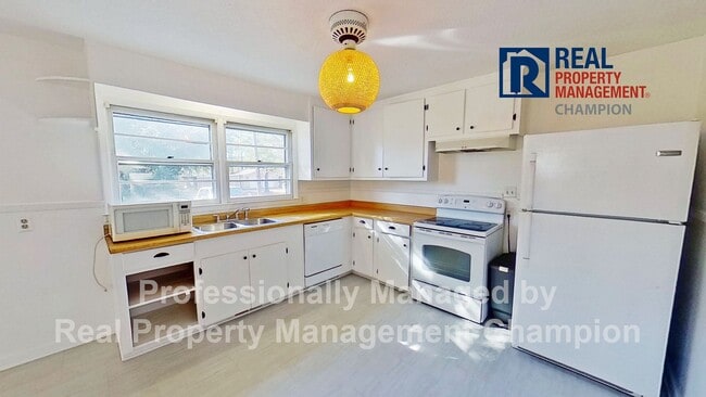 806 Monroe Ave in Carolina Beach, NC - Building Photo - Building Photo