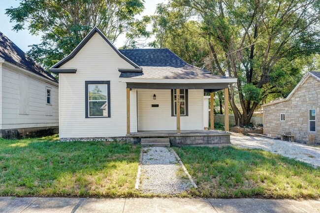 property at 750 S New Ave