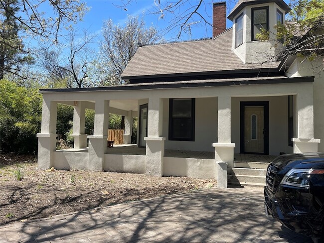 property at 402 S Pearl St