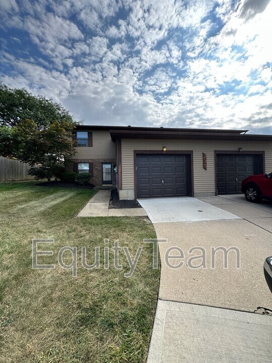 235 Ewing Dr in Fairfield, OH - Building Photo