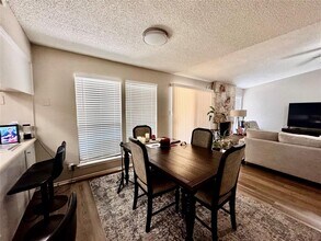 5103 Summerset Trail in Austin, TX - Building Photo - Building Photo