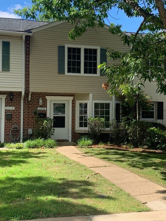 2216 Windom Pl in Virginia Beach, VA - Building Photo
