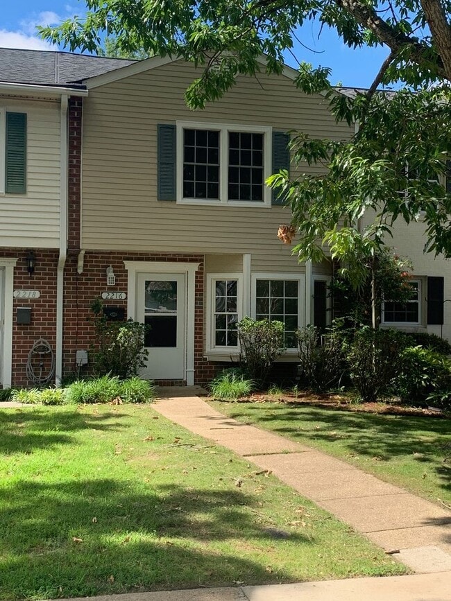 2216 Windom Pl